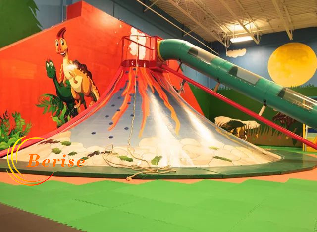 火山攀岩滑梯-6