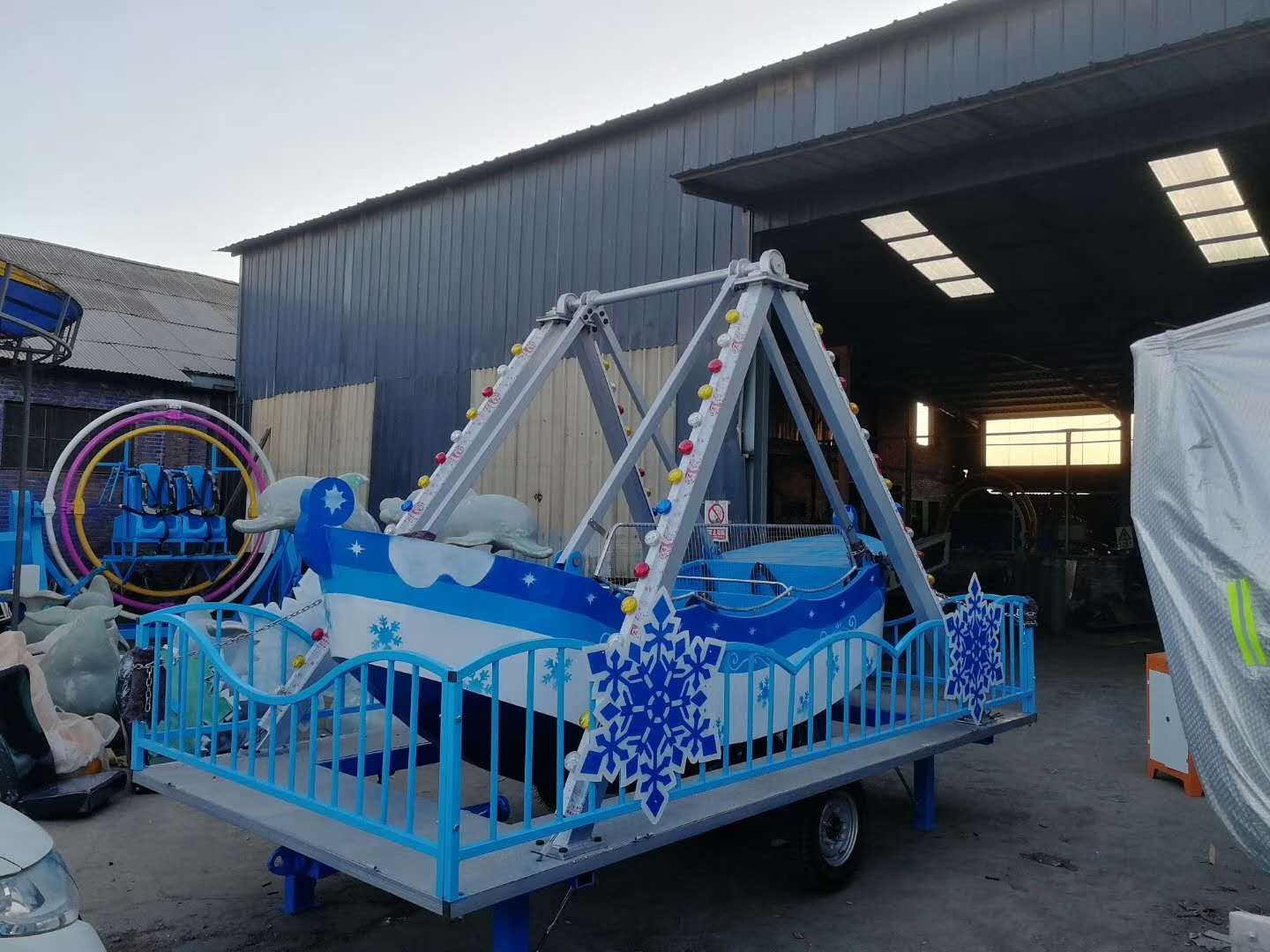 带拖车的海盗船