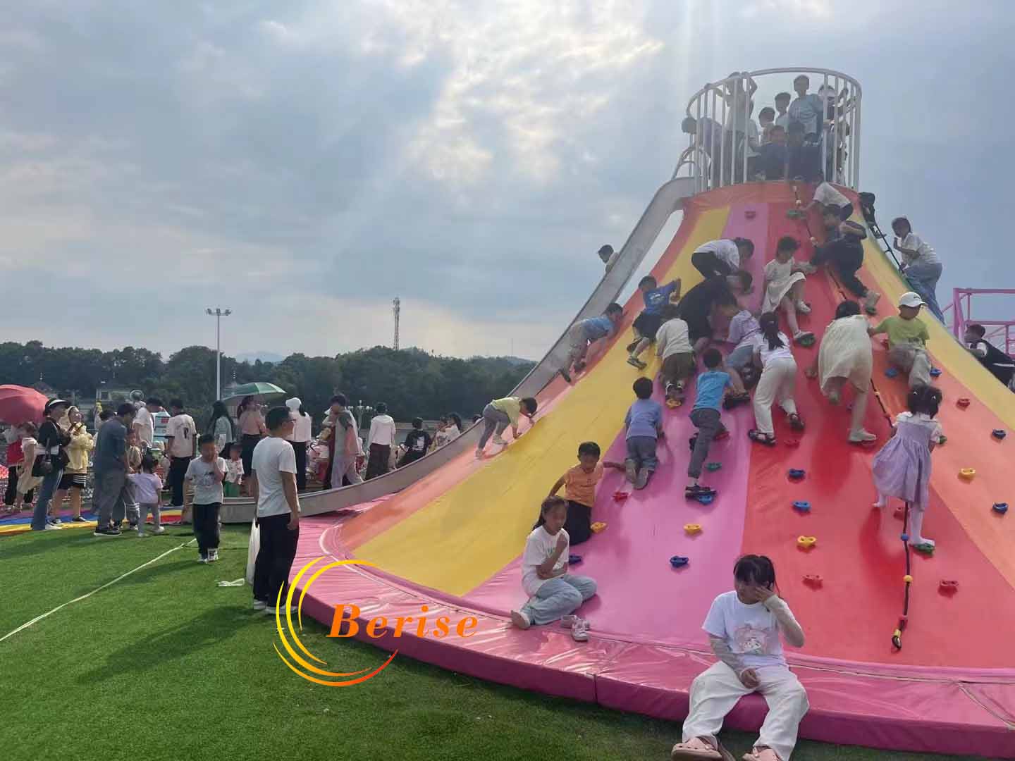 Attractive Children Games Volcano Climbing Slides