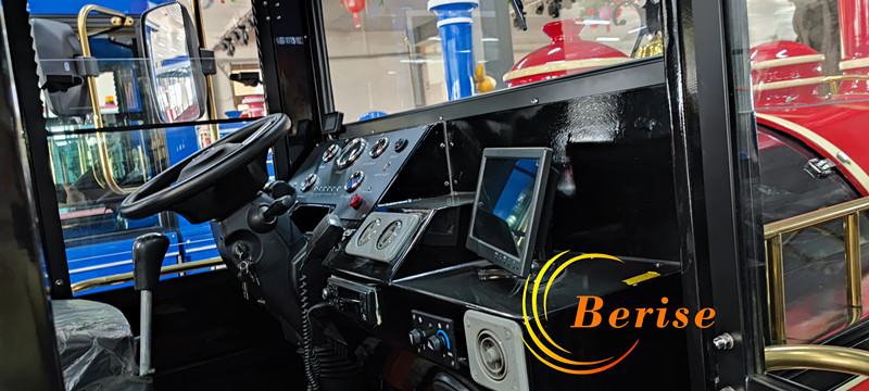 柴油大火车驾驶舱